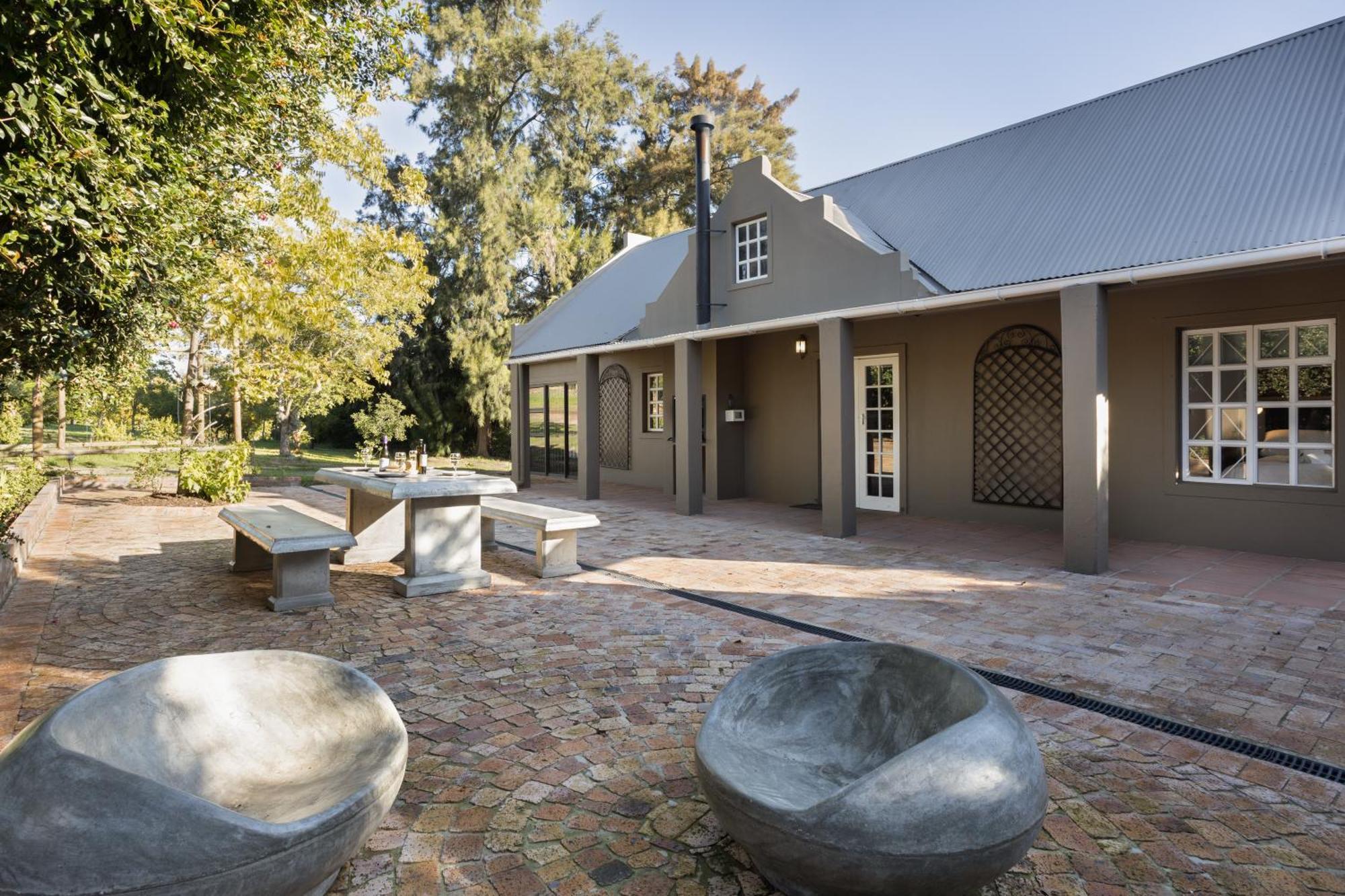 Avemore Winelands - Wood Fired Hottub And Full Power Back Up Apartment Stellenbosch